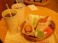 MOS BURGER���\